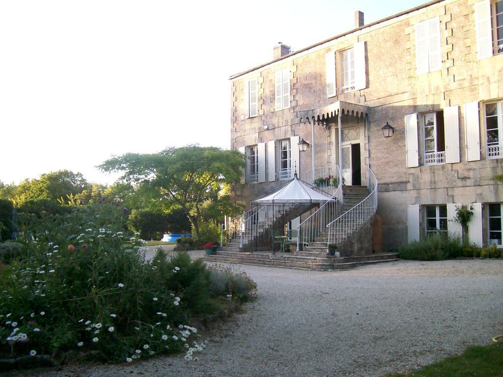 Bed and Breakfast Manoir Angle Blanzay-sur-Boutonne Zewnętrze zdjęcie